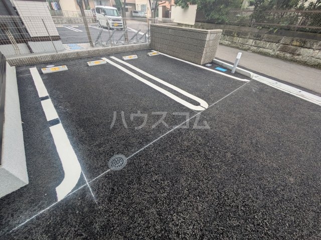 23/30 駐車場