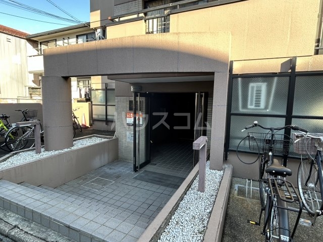 20/28 エントランス