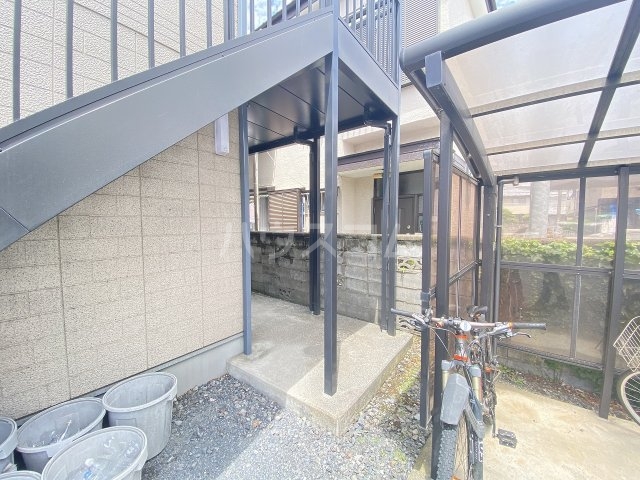 20/30 エントランス