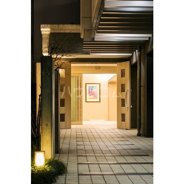 21/23 エントランス