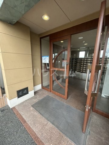 28/30 エントランス