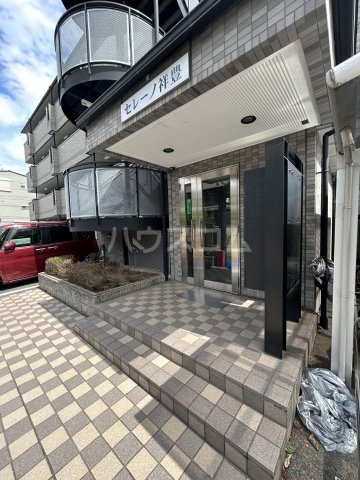 28/30 エントランス