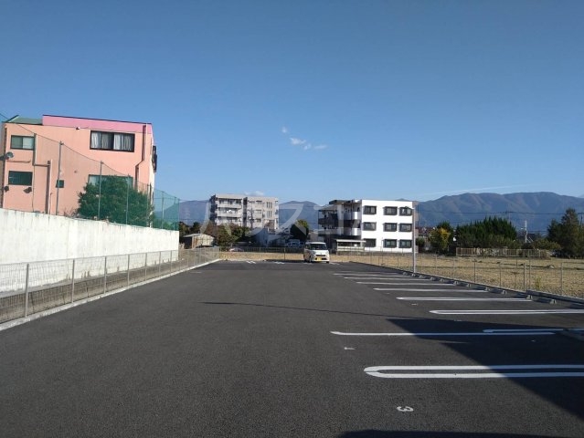 15/15 駐車場