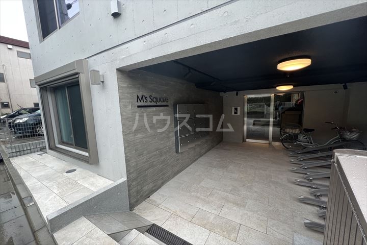 27/30 エントランス