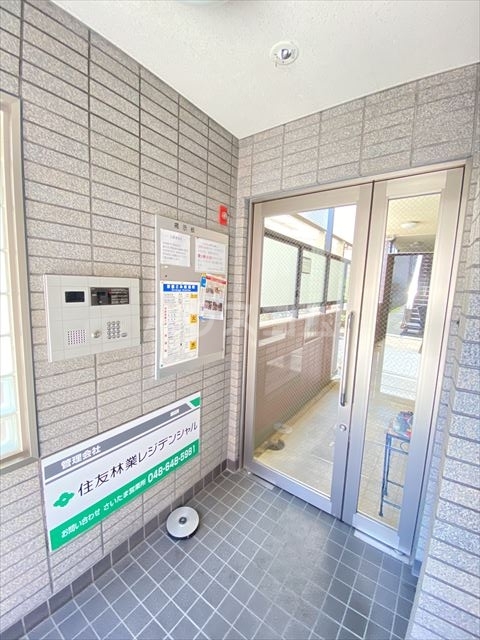 24/30 エントランス