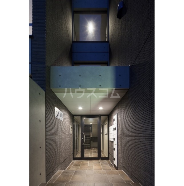 18/20 エントランス