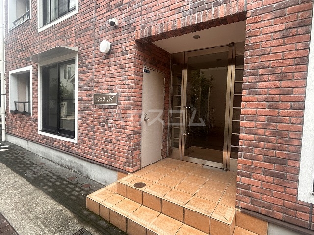 28/30 エントランス