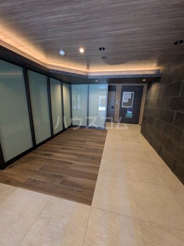 28/30 エントランス