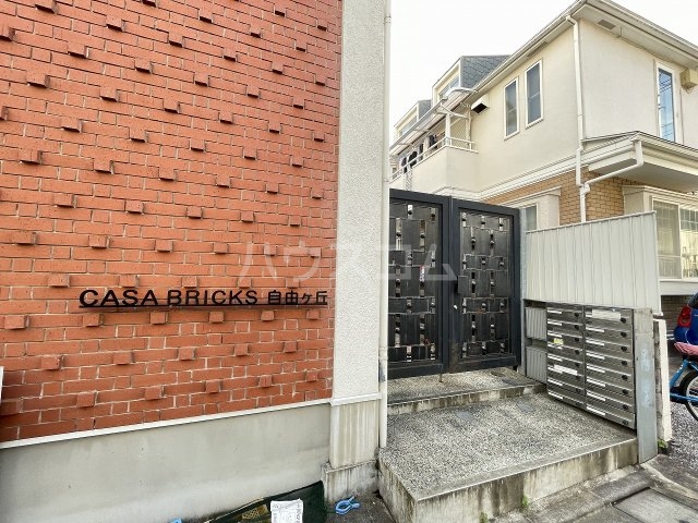 21/28 エントランス