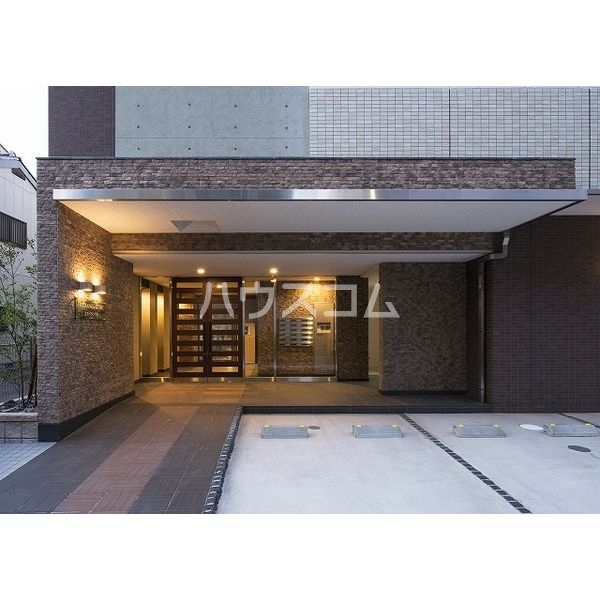 16/23 エントランス