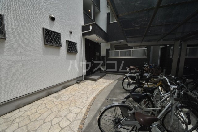 23/30 エントランス