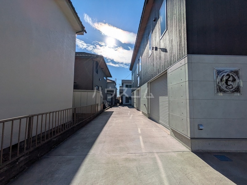 23/30 エントランス