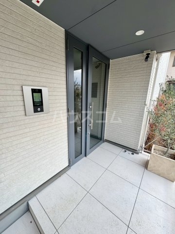 18/25 エントランス