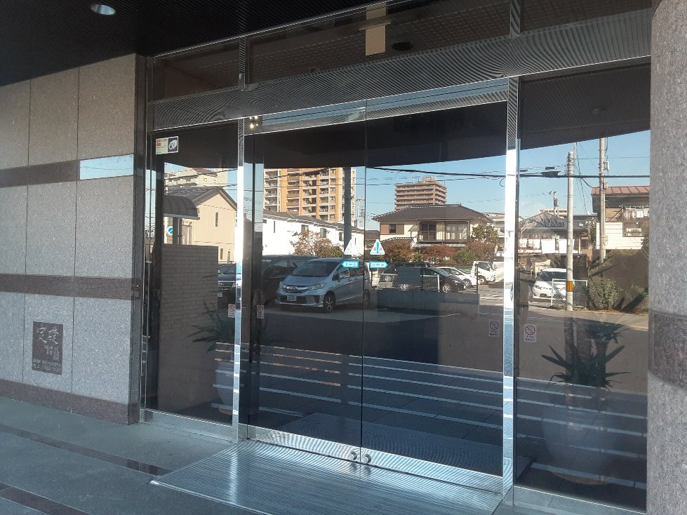 27/30 エントランス