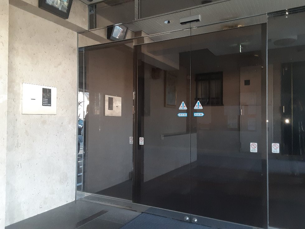 28/30 エントランス