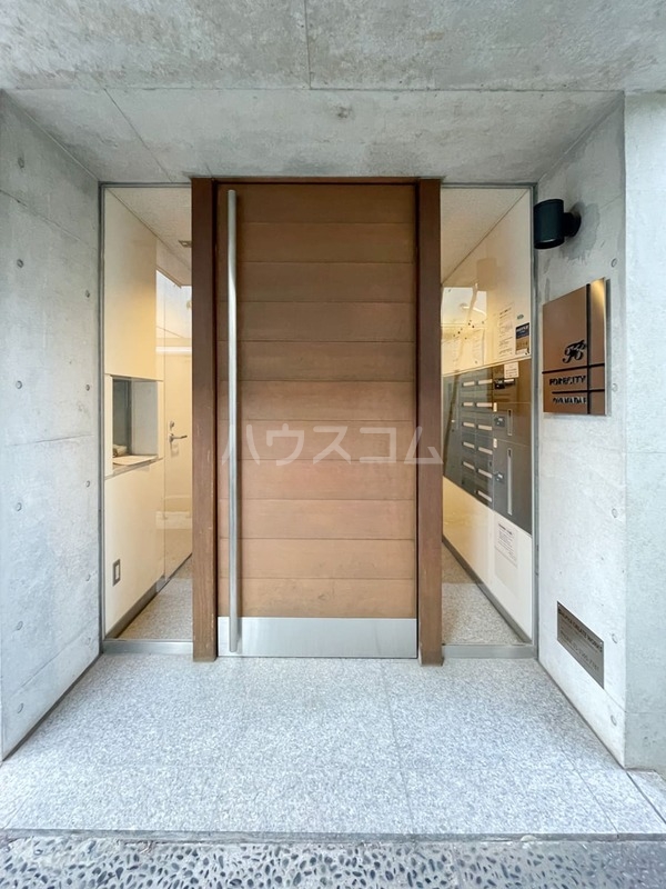 17/20 エントランス