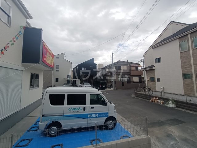 27/30 駐車場