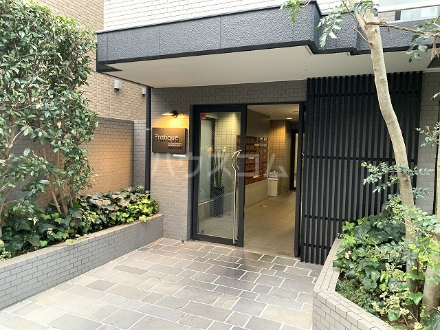 22/28 エントランス