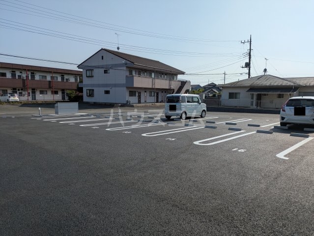27/30 駐車場