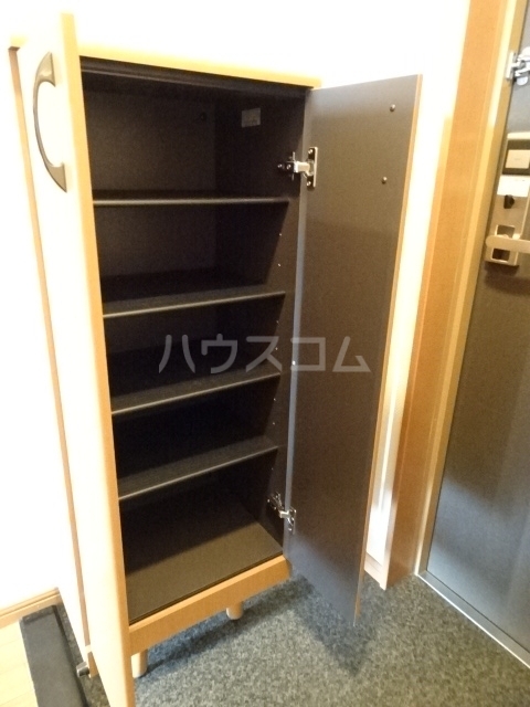 18/27 エントランス