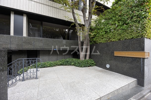 22/30 エントランス