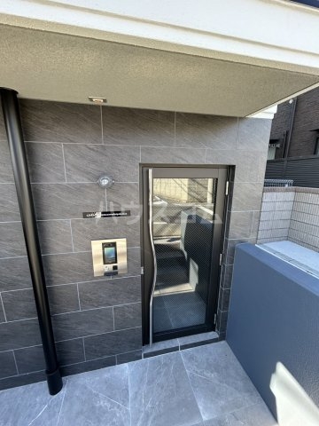 24/26 エントランス