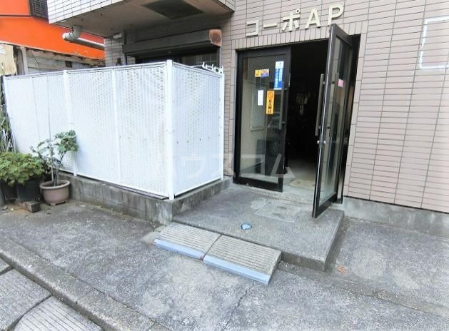 13/13 エントランス