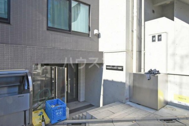 18/28 エントランス