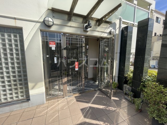 24/30 エントランス