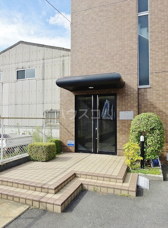 25/30 エントランス