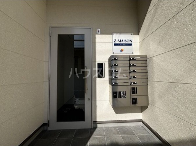 23/25 エントランス