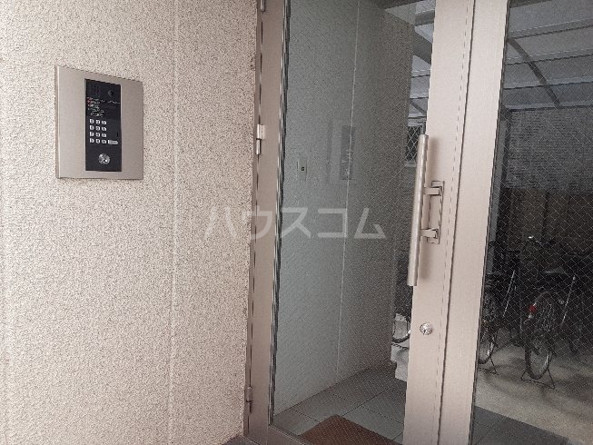 21/30 エントランス