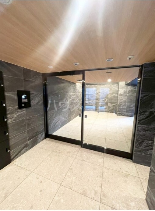 23/30 エントランス