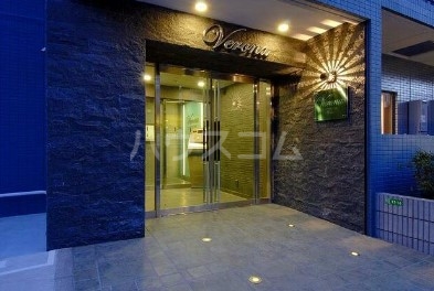 16/19 エントランス