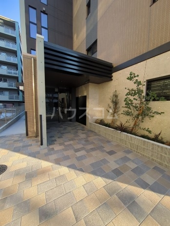 23/25 エントランス