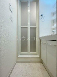 27/30 エントランス