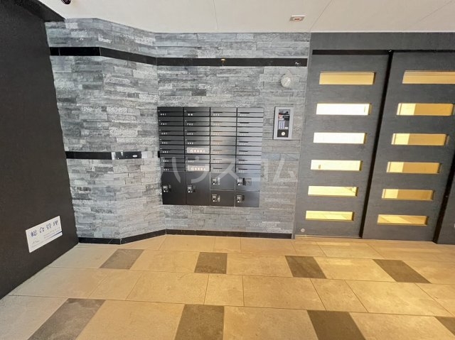 26/30 エントランス