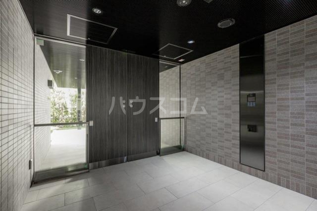 19/30 エントランス