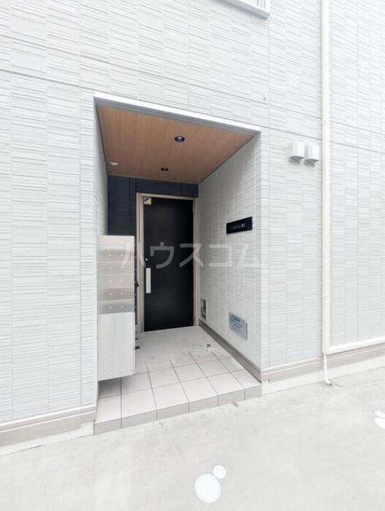 27/30 エントランス