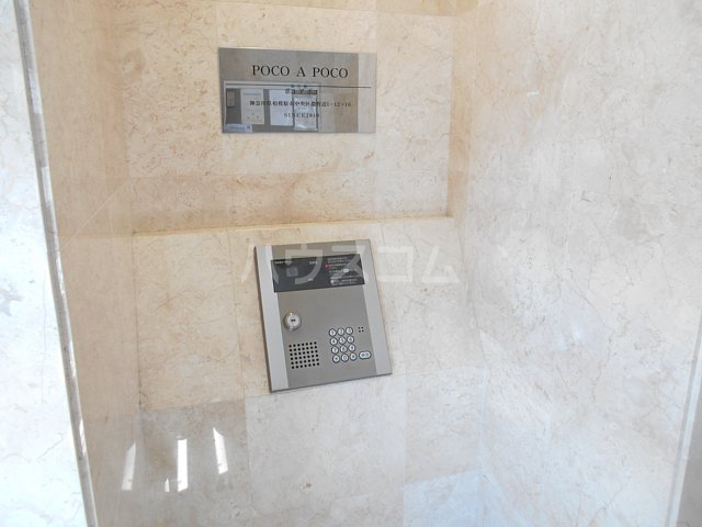 28/30 エントランス