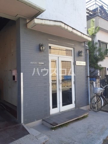 23/30 エントランス