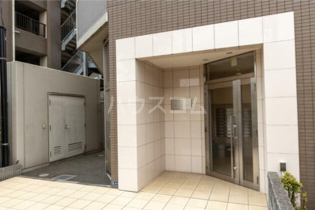 18/28 エントランス