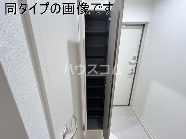 18/22 エントランス