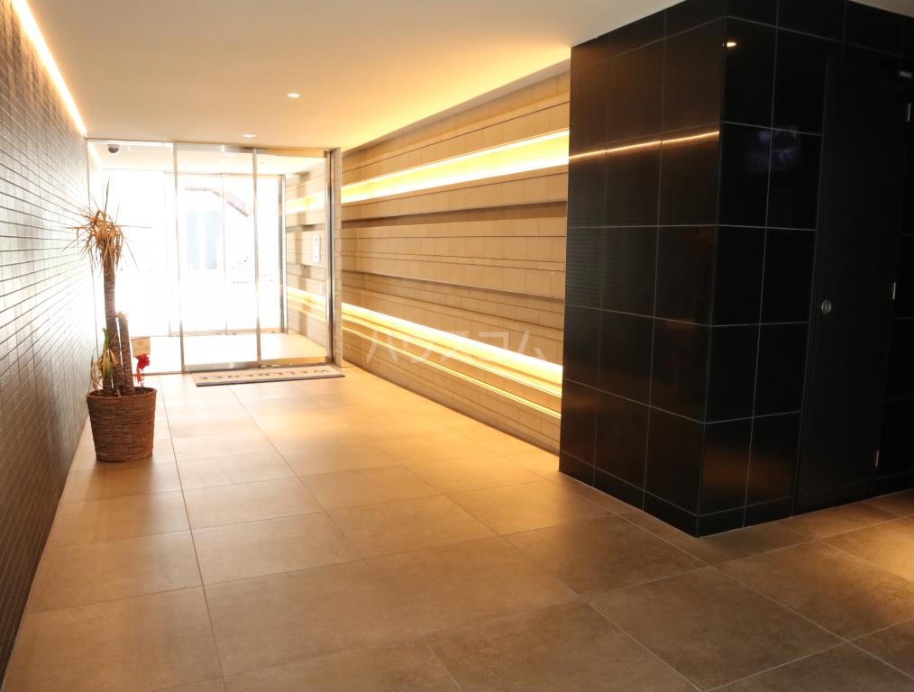 21/30 エントランス