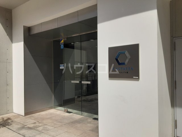 23/27 エントランス