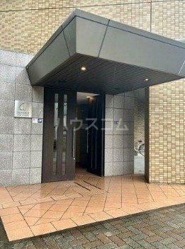 18/21 エントランス