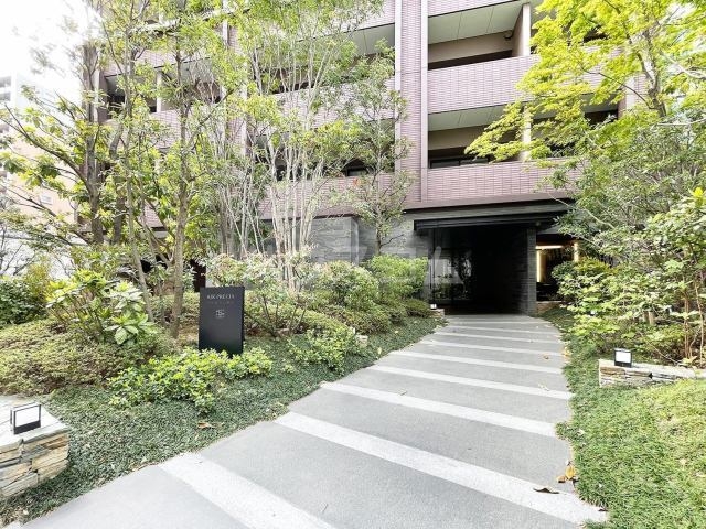 20/21 エントランス