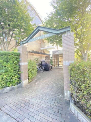 22/26 エントランス