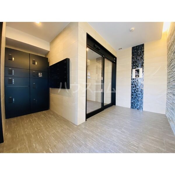 17/25 エントランス