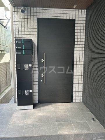 27/30 エントランス